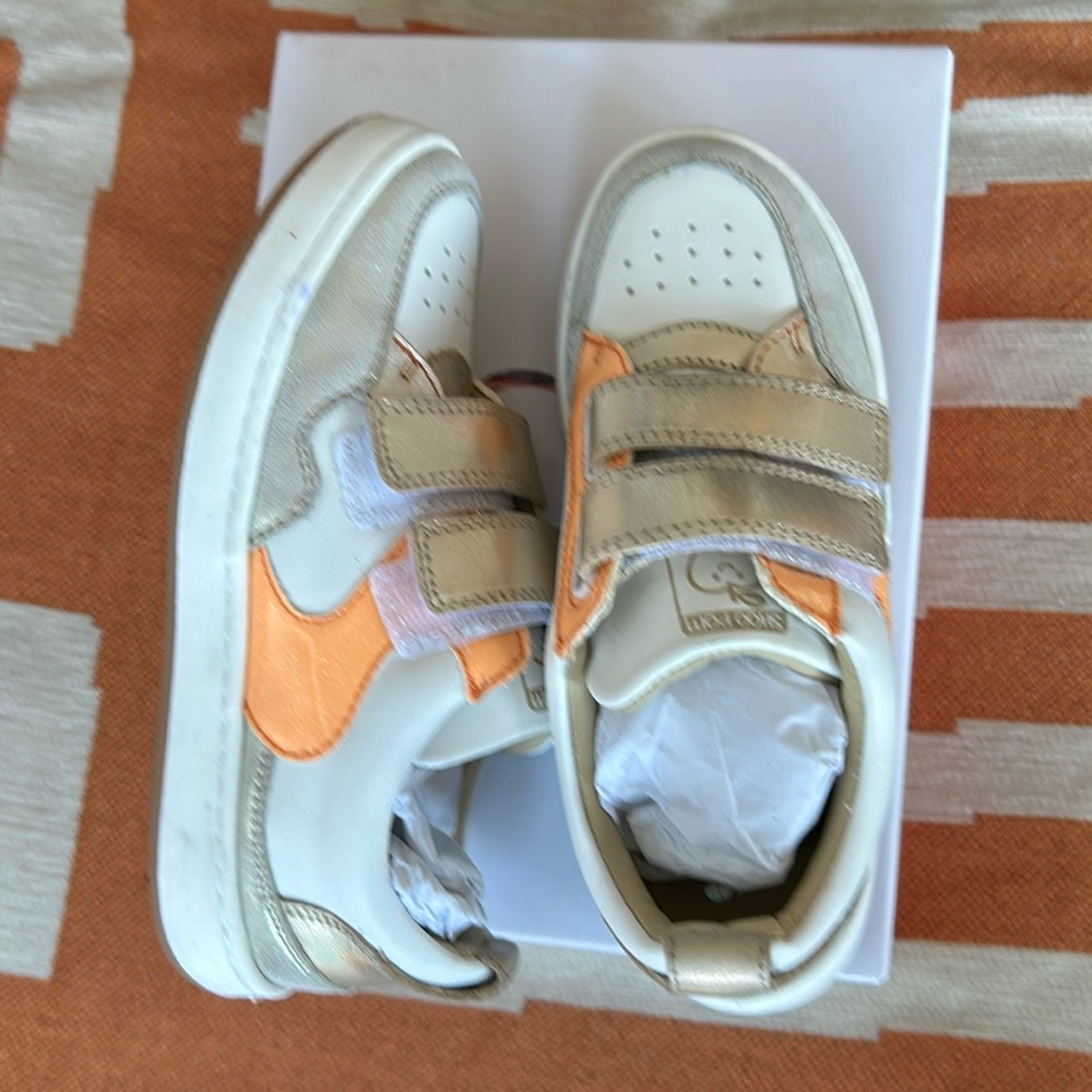 Shoo Pom Velcro sneakers new!